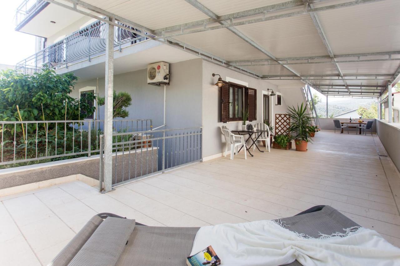 Apartmani Stanic Seget Vranjica Exterior photo